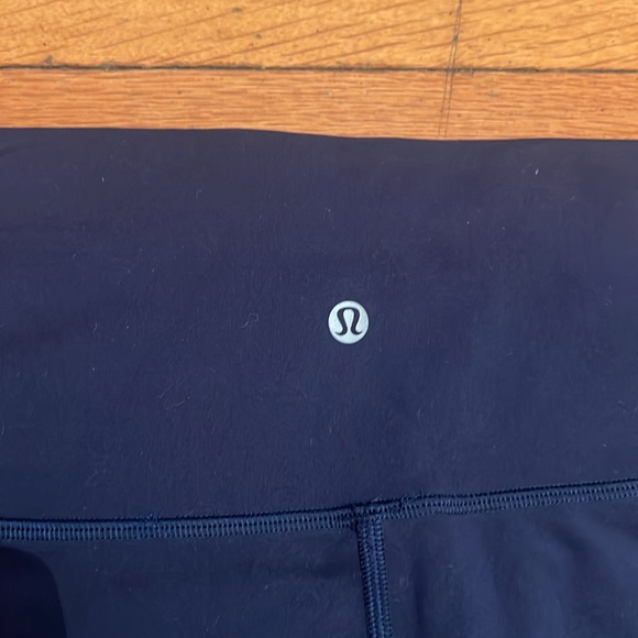 Lululemon Wunder Train High-Rise Shorts 8” in Navy, size 6 - Picture 9 of 12